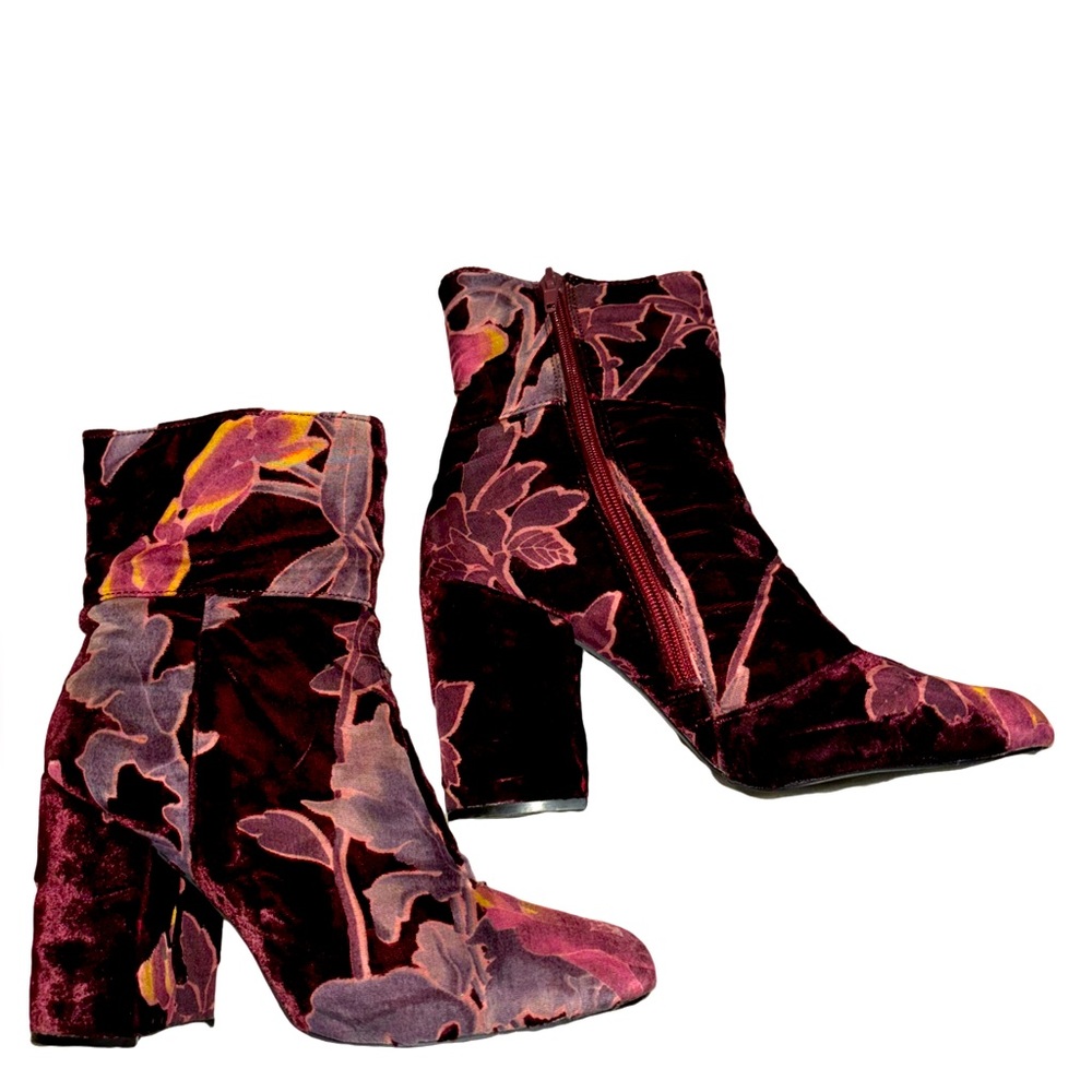 Steve Madden Elissa Burgundy Purple Velvet Floral Ankle Boots Womens SIZE 9
